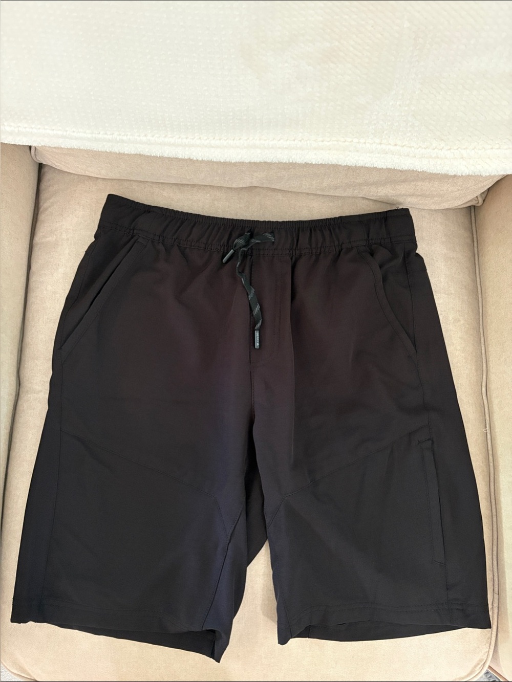 Men's Athletic Drawstring Performance Shorts in Black